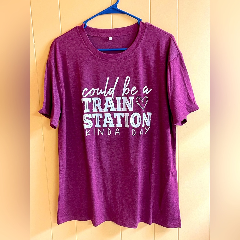 NEW IN PKG Tee YELLOWSTONE SHOW & TRAIN STATION…Y’all know what that means!